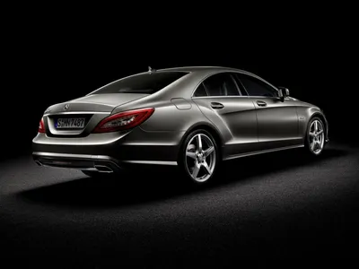 Mercedes-Benz CLS-класс на фоне заката