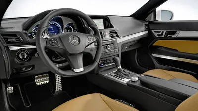 Mercedes-Benz E-класс с широкими колесными дисками