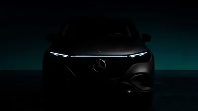 Mercedes-Benz EQE SUV на фотографиях с открытым и закрытым капотом