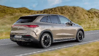 Новый Mercedes-Benz EQE SUV на фото