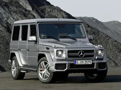 Фото Mercedes-Benz G-класса на солнечной поляне