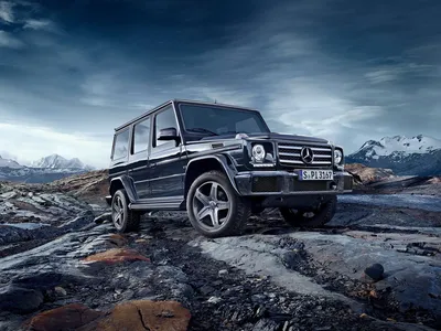 Фотография Mercedes-Benz G-класса на фоне ночного города