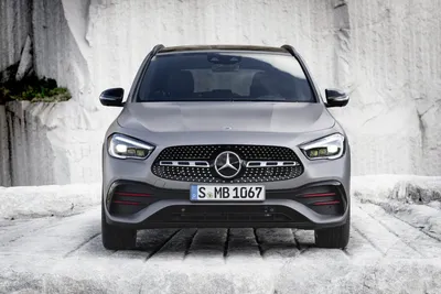 Mercedes-Benz GLA-класс: фото в черном цвете