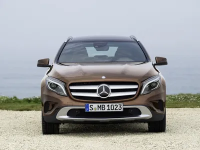 Фото Mercedes-Benz GLA-класс: в красном цвете