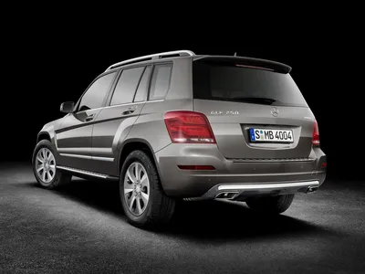 Mercedes-Benz GLK-класс на фоне леса