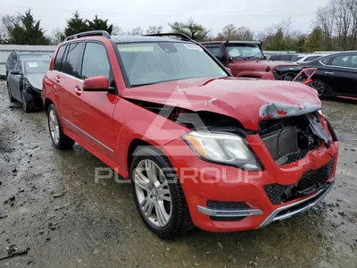 Черный Mercedes-Benz GLK-класс на дороге