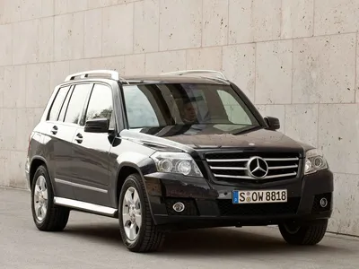 Белый Mercedes-Benz GLK-класс на природе