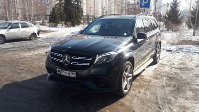 Фото Mercedes-Benz GLS-класса на фоне города