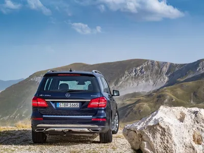 Фотографии Mercedes-Benz GLS-класса в золотистом цвете