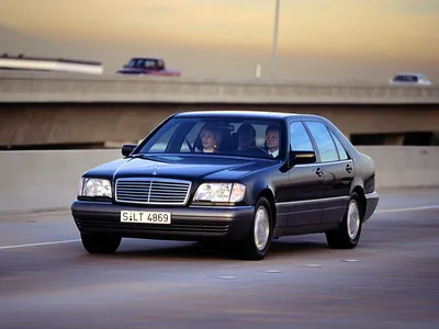 Прекрасные фотографии Mercedes-Benz S-класса с отражением в воде