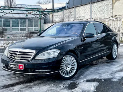 Mercedes-Benz S на шоссе