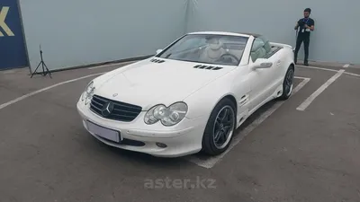 Фото белого Mercedes-Benz SL-класса с закрытым верхом