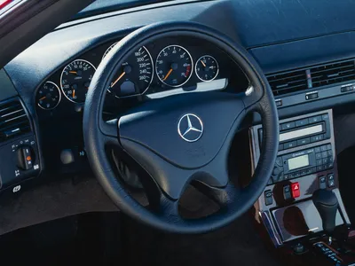 Картинки Mercedes-Benz SL73 AMG с разными дизайнерскими решениями