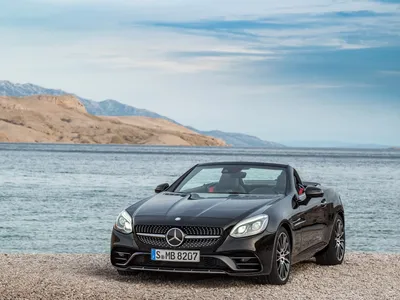 Белый Mercedes-Benz SLC-класс в высоком разрешении