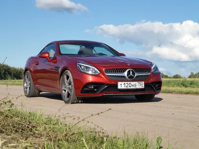 Фото Mercedes-Benz SLC-класса с бликом на кузове