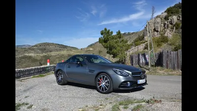 Mercedes-Benz SLC-класс: изображение в черно-белом стиле