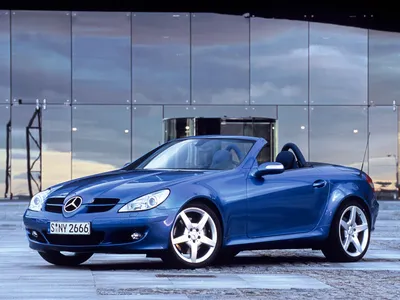 Оранжевый Mercedes-Benz SLK-класс на закате