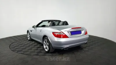 Фотография Mercedes-Benz SLK-класс на гоночной трассе