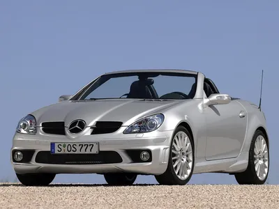 Фотография Mercedes-Benz SLK-класс на фоне золотых листьев