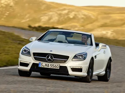 Фото Mercedes-Benz SLK-класс на заднем плане горного массива