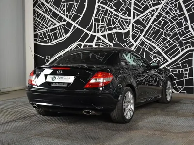 Ночной вид на Mercedes-Benz SLK-класс