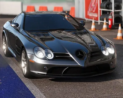 Изображение Мерседес-Бенц SLR McLaren с выхлопными трубами