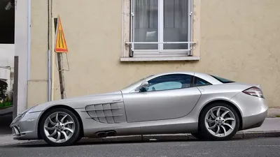 Мерседес-Бенц SLR McLaren: фотография во время гонки