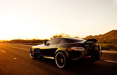 Фото Mercedes-Benz SLR McLaren на природном фоне