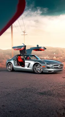 Mercedes-Benz SLS AMG на фоне города