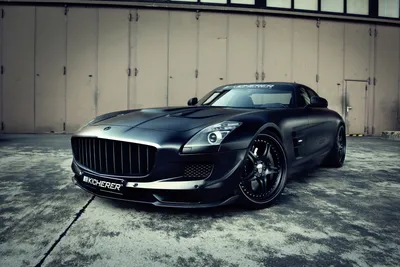 Mercedes-Benz SLS AMG на фоне небоскребов