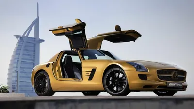 Изображение красивого Mercedes-Benz SLS AMG на природе