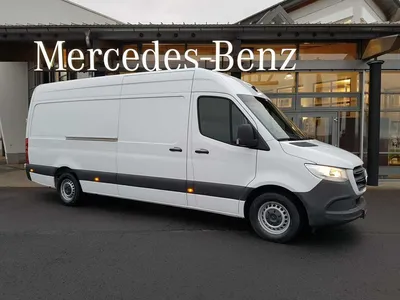 Фото Mercedes-Benz Sprinter в городе