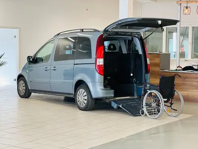 Изображение Mercedes-Benz Vaneo: на парковке