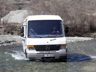 Фотография Mercedes-Benz Vario на дороге