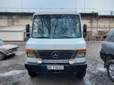 Mercedes-Benz Vario на заднем плане знаковых достопримечательностей