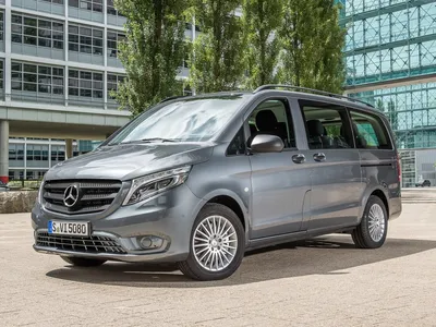 Mercedes-Benz Vito на дороге