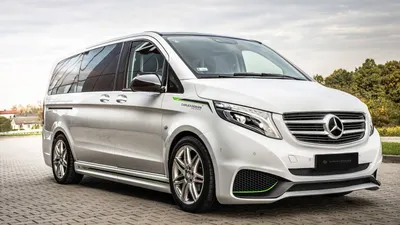 Mercedes-Benz Vito на заднем фоне