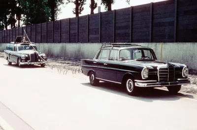 Фото Mercedes-Benz W109 в классическом стиле