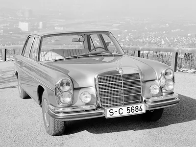 Изображение Mercedes-Benz W109 в стиле ретро