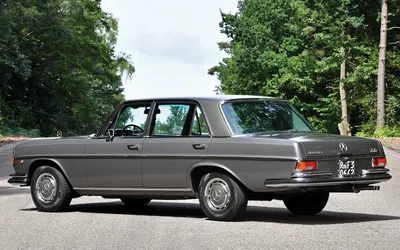 Фото Mercedes-Benz W109 в черно-белом стиле