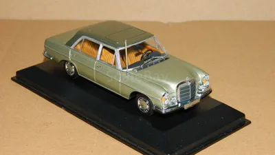 Изображение Mercedes-Benz W109 с низким ракурсом