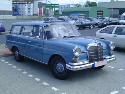 Фото Mercedes-Benz W110 с крупным планом на детали