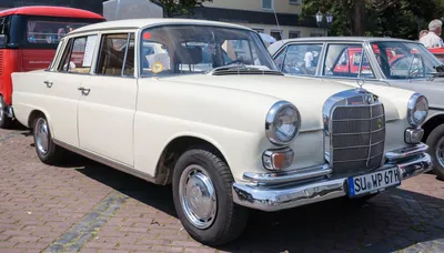 Фото Mercedes-Benz W110 во время движения