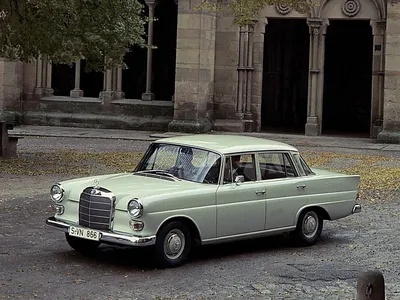 Фото Mercedes-Benz W110 в уникальных цветовых решениях