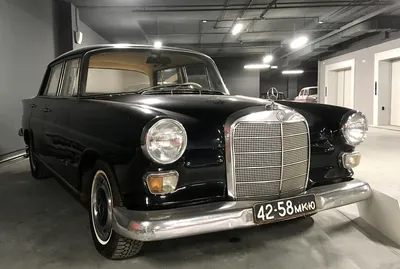 Изображения Mercedes-Benz W110 в разных ракурсах и углах