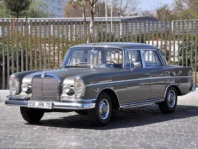 Фотографии Mercedes-Benz W110 на фоне заката