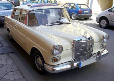 Фото Mercedes-Benz W110 с различными ракурсами