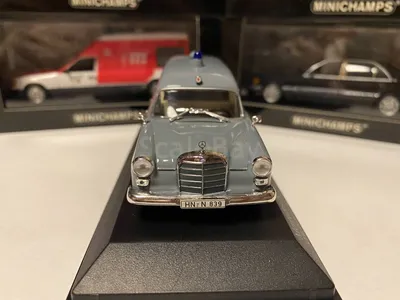 Фото Mercedes-Benz W110 в черно-белом исполнении