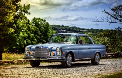 Mercedes-Benz W111 на ретро-выставке