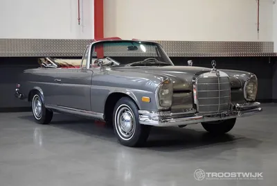 Изображение золотого Mercedes-Benz W111